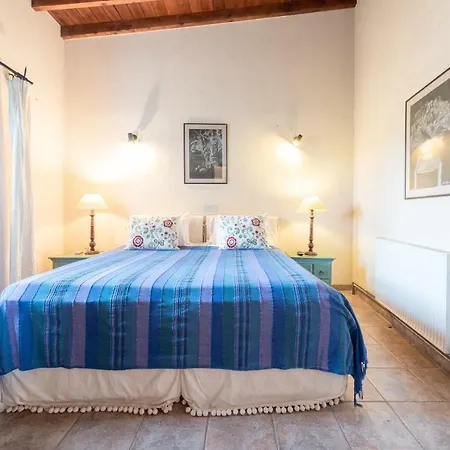 Apartment Adamos Tochni